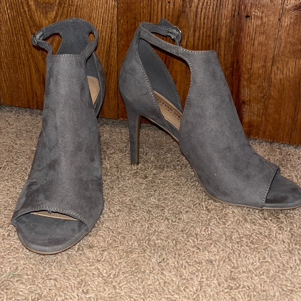 Gray Women Size 8.5 Heels